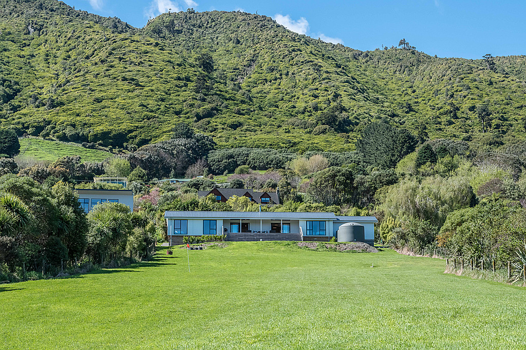 214B Huia Street, Waikanae 5036 Tommy's Real Estate